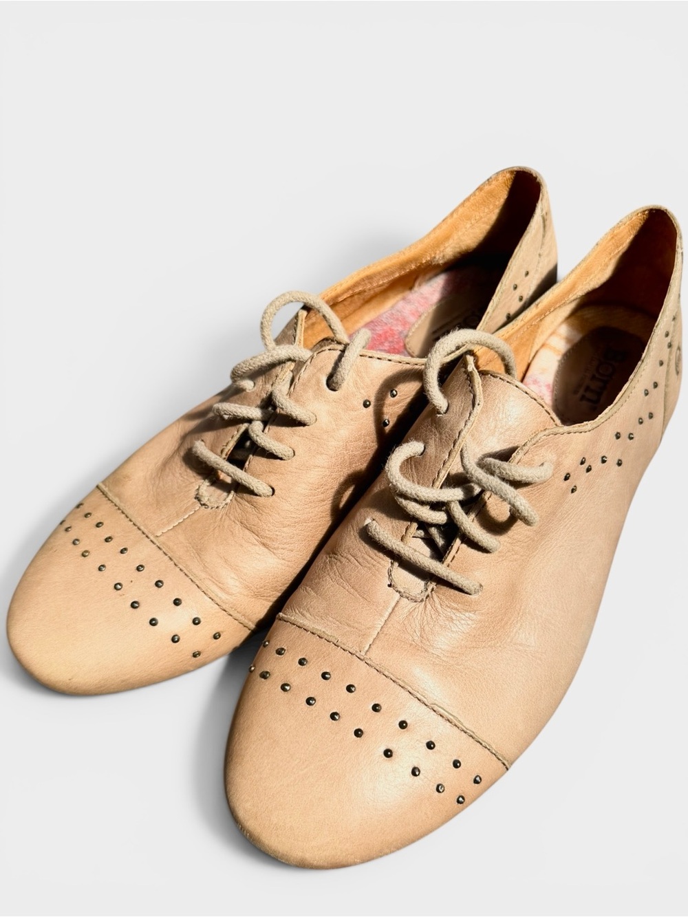 Born Leather Oxford Flats Women’s 8.5 Tan Studded Lace Up Shoes